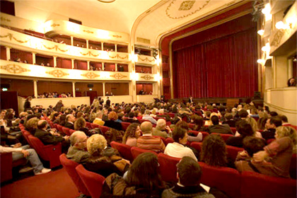 cultures.index.theaters.nuovo.alt